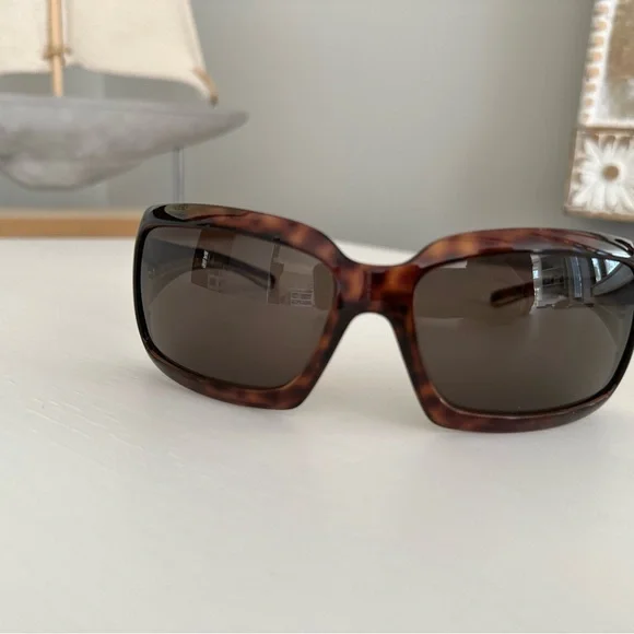 Prada Sunglasses style SPR 01H. Like new! - Picture 7 of 7
